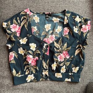 Wmns Volcom dark green floral button up crop top, size M.